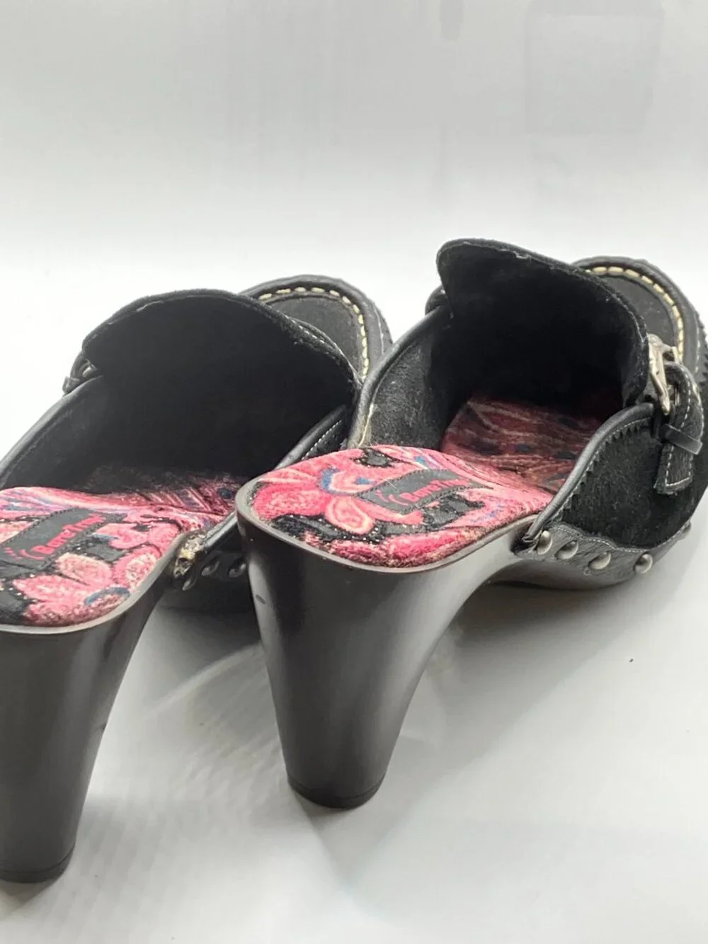 BareTraps Studded Platform Clogs Black Suede Size 8.5 heel 3.5-in Like New